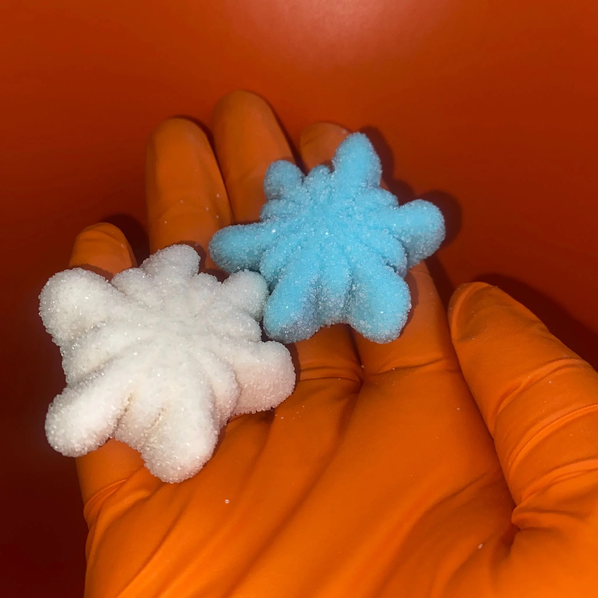 Fizzy White and Blue Snowflakes 5 Pieces - Freeze Dried Sweets - Image 2